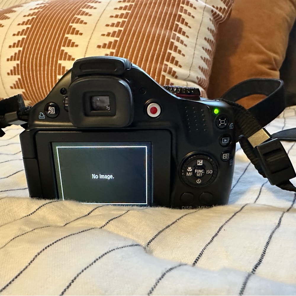 Canon SX40 HS Camera - Picture 5 of 7